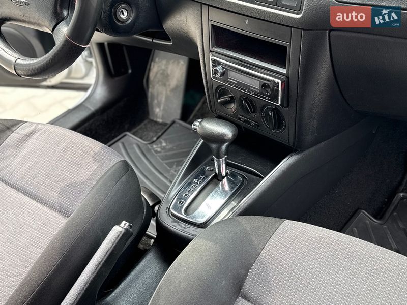 Хэтчбек Volkswagen Golf 2003 в Тернополе