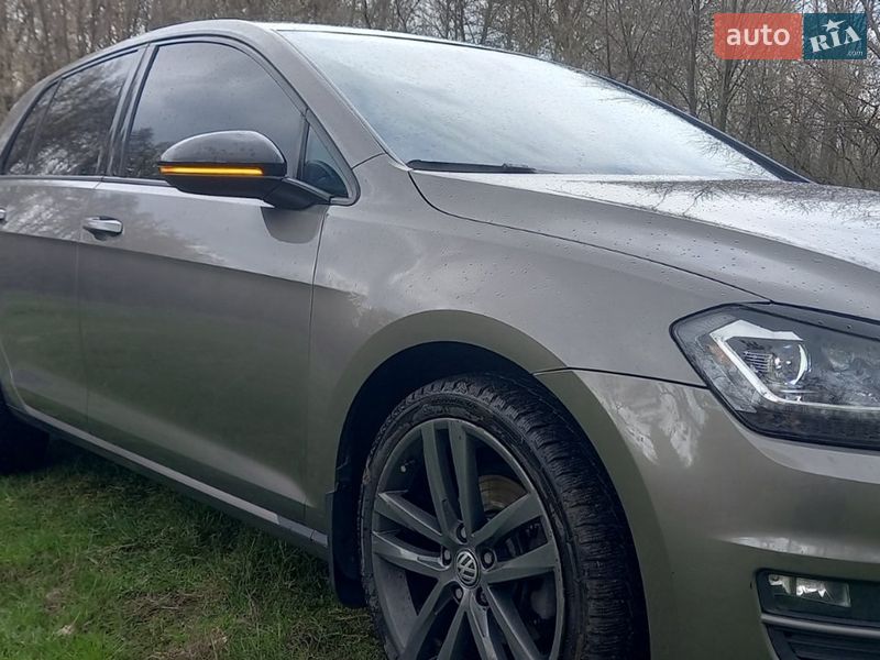 Хэтчбек Volkswagen Golf 2013 в Ромнах