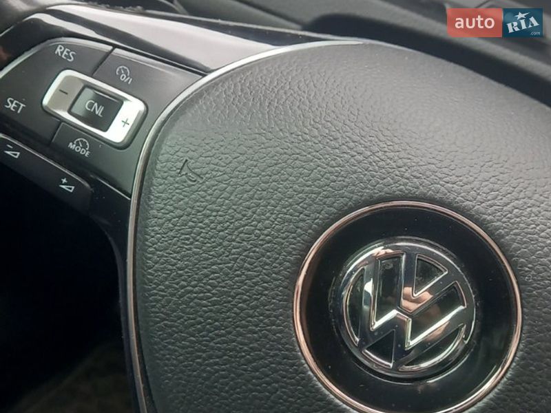 Хэтчбек Volkswagen Golf 2013 в Ромнах