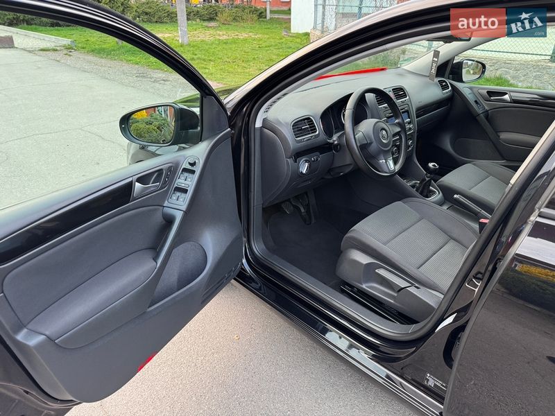 Хэтчбек Volkswagen Golf 2009 в Умани