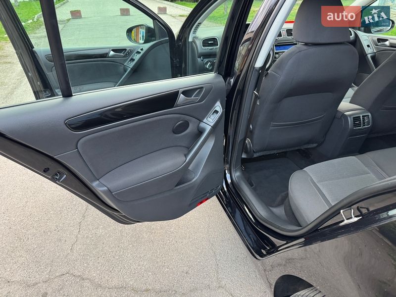 Хэтчбек Volkswagen Golf 2009 в Умани