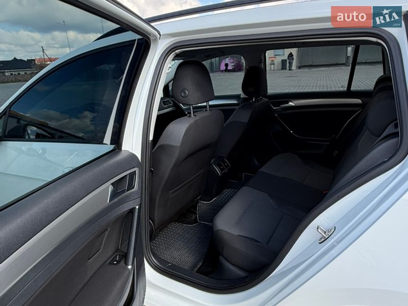 Универсал Volkswagen Golf 2014 в Луцке