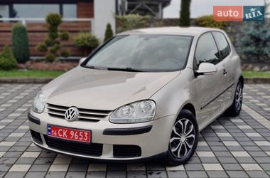 Хетчбек Volkswagen Golf 2004 в Стрию