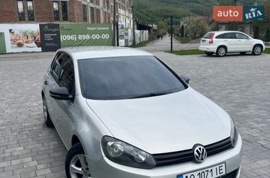 Хэтчбек Volkswagen Golf 2010 в Ужгороде