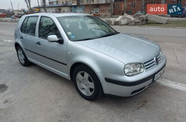 Хетчбек Volkswagen Golf 2002 в Запоріжжі