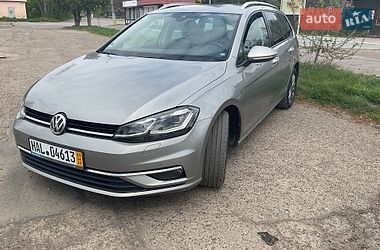 Універсал Volkswagen Golf 2018 в Чернівцях