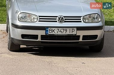 Хетчбек Volkswagen Golf 2003 в Рівному