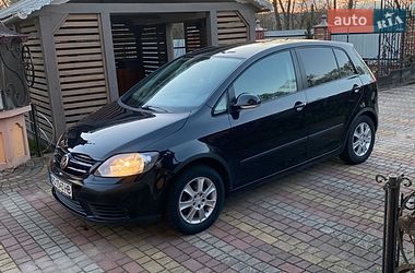 Хэтчбек Volkswagen Golf 2005 в Косове