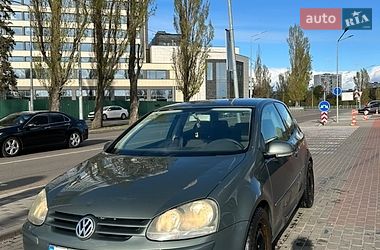 Хэтчбек Volkswagen Golf 2003 в Киеве
