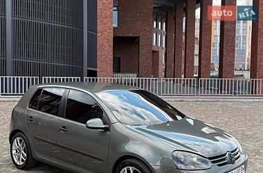 Хэтчбек Volkswagen Golf 2004 в Днепре