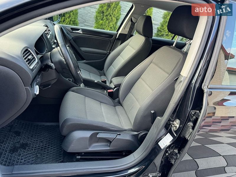 Хэтчбек Volkswagen Golf 2009 в Виннице