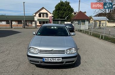 Хэтчбек Volkswagen Golf 2001 в Мукачево