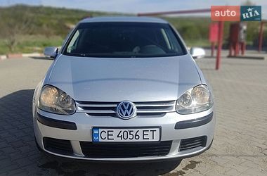Хетчбек Volkswagen Golf 2004 в Чернівцях