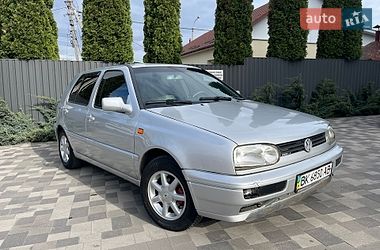 Хэтчбек Volkswagen Golf 1994 в Ровно