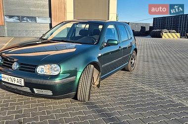 Хэтчбек Volkswagen Golf 2002 в Одессе