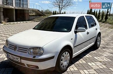 Хэтчбек Volkswagen Golf 2002 в Буске