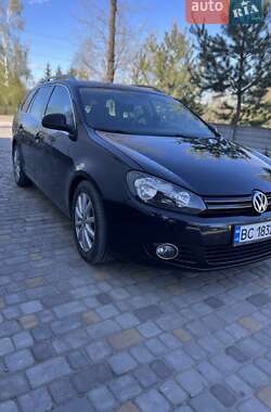 Універсал Volkswagen Golf 2010 в Жовкві