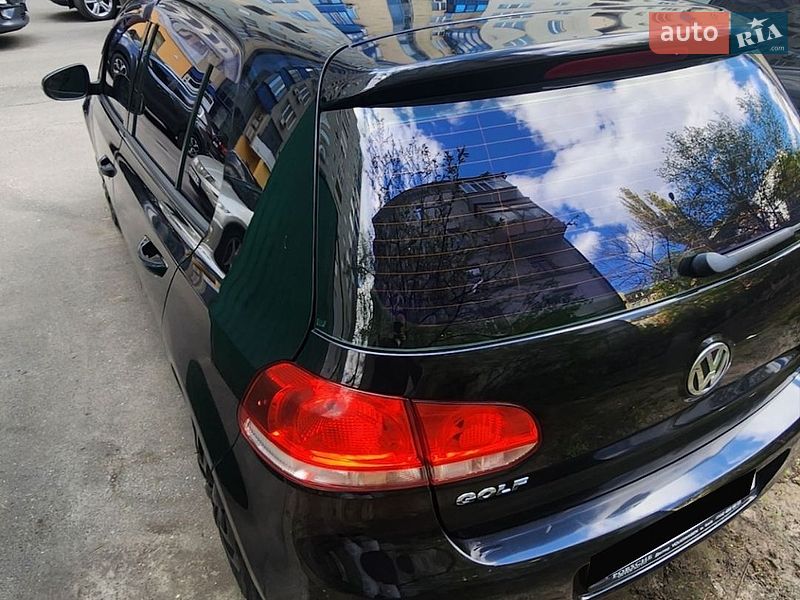Хэтчбек Volkswagen Golf 2010 в Киеве