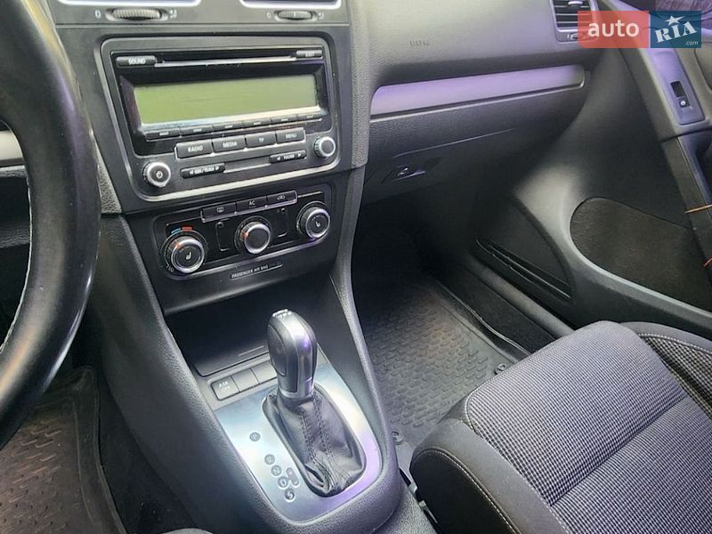 Хэтчбек Volkswagen Golf 2010 в Киеве