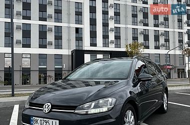 Універсал Volkswagen Golf 2017 в Рівному