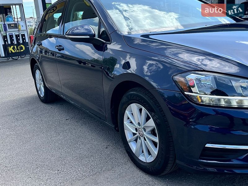 Хэтчбек Volkswagen Golf 2018 в Киеве