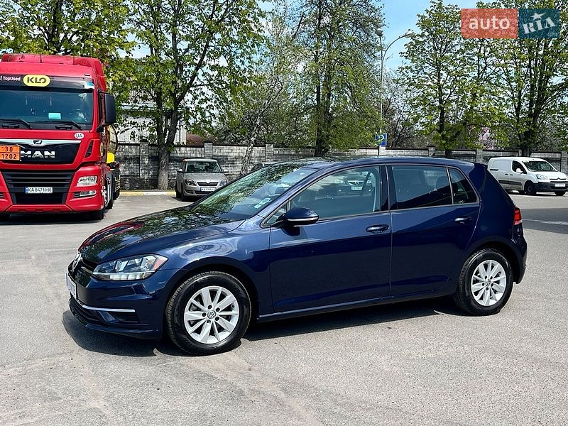 Хэтчбек Volkswagen Golf 2018 в Киеве