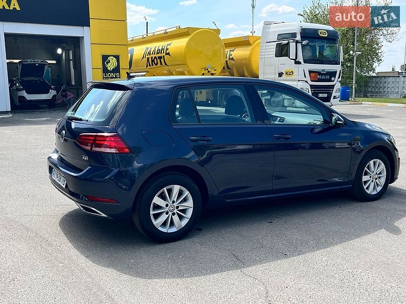 Хэтчбек Volkswagen Golf 2018 в Киеве