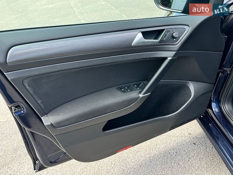 Хэтчбек Volkswagen Golf 2018 в Киеве