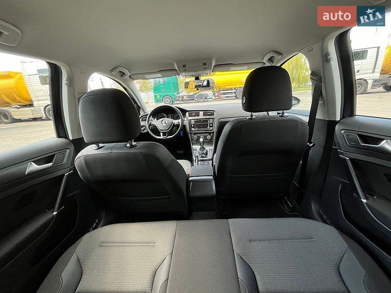 Хэтчбек Volkswagen Golf 2018 в Киеве