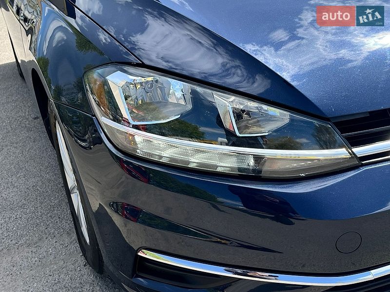 Хэтчбек Volkswagen Golf 2018 в Киеве