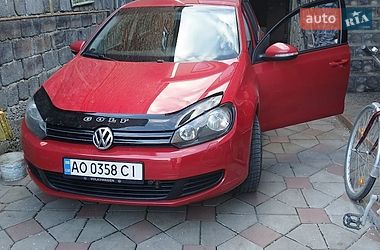 Хэтчбек Volkswagen Golf 2010 в Буштыне