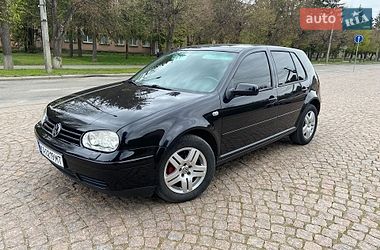 Хэтчбек Volkswagen Golf 2002 в Корсуне-Шевченковском