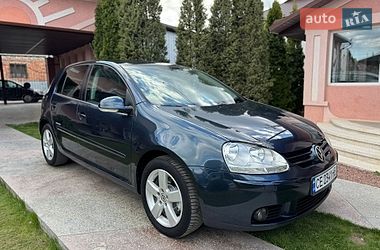 Хэтчбек Volkswagen Golf 2008 в Черновцах