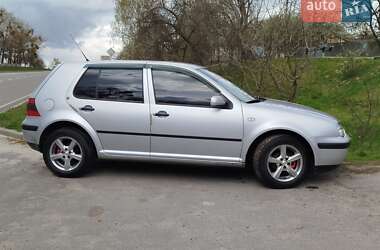 Хэтчбек Volkswagen Golf 2001 в Ромнах