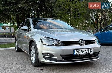 Хэтчбек Volkswagen Golf 2016 в Ровно