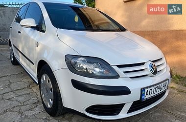 Хэтчбек Volkswagen Golf 2005 в Берегово