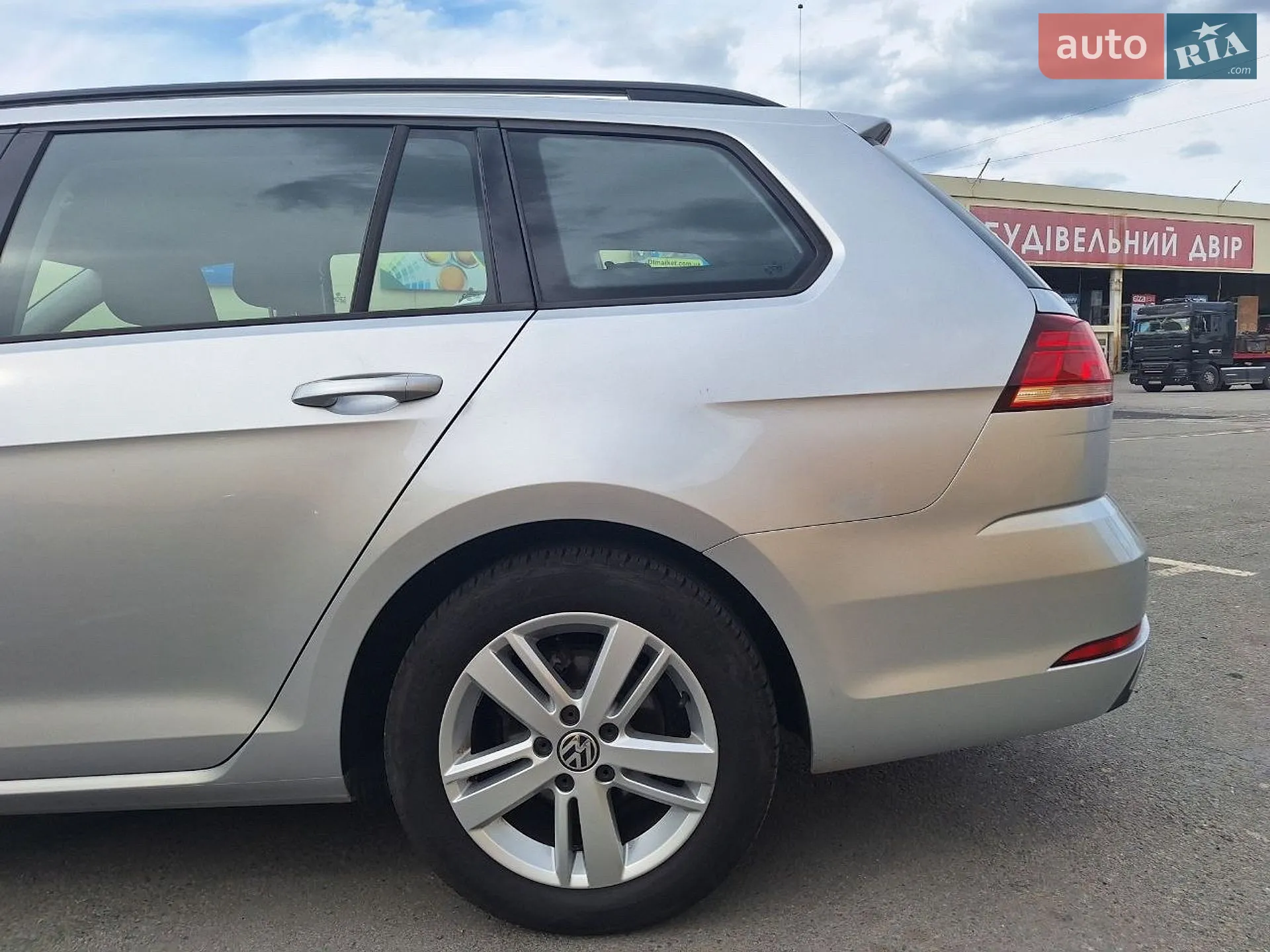 Volkswagen Golf 2018 VIN WVWZZZAUZJP627874 фото оголошення 3 з 5