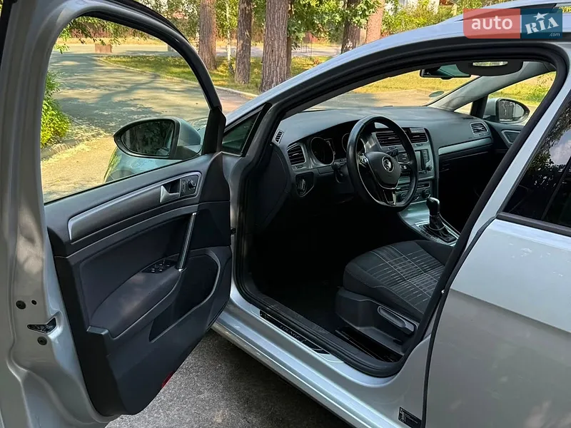 Volkswagen Golf 2015 VIN WVWZZZAUZGP557440 фото оголошення 23 з 63