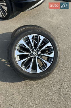 Позашляховик / Кросовер Volkswagen ID.4 2021 в 