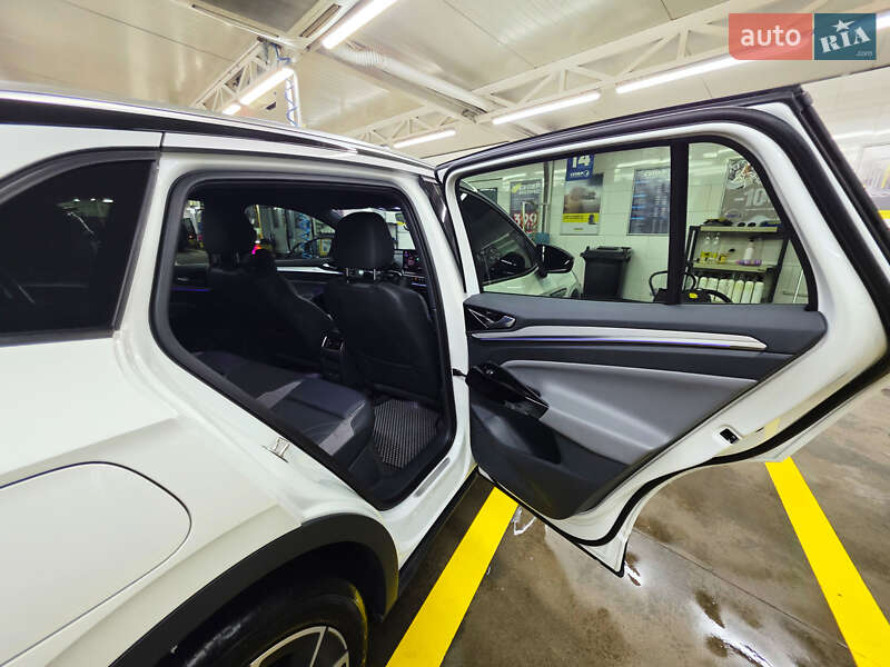 Позашляховик / Кросовер Volkswagen ID.4 2023 в Чернівцях