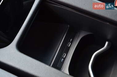 Внедорожник / Кроссовер Volkswagen ID.4 2021 в 