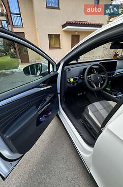 Внедорожник / Кроссовер Volkswagen ID.4 2021 в 