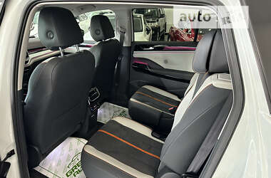 Позашляховик / Кросовер Volkswagen ID.6 Crozz 2021 в 