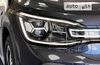 Позашляховик / Кросовер Volkswagen ID.6 Crozz 2022 в 