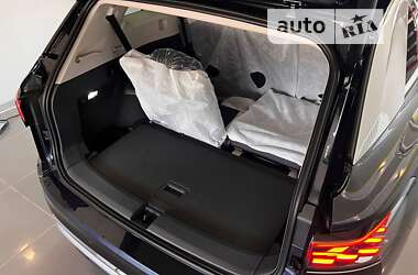 Позашляховик / Кросовер Volkswagen ID.6 Crozz 2022 в 