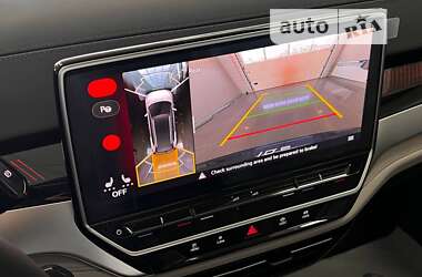 Позашляховик / Кросовер Volkswagen ID.6 Crozz 2022 в 
