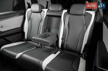 Позашляховик / Кросовер Volkswagen ID.6 Crozz 2021 в 