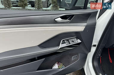 Внедорожник / Кроссовер Volkswagen ID.6 Crozz 2022 в 