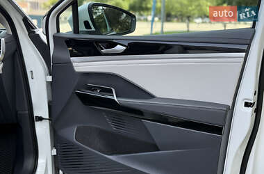 Внедорожник / Кроссовер Volkswagen ID.6 Crozz 2023 в 