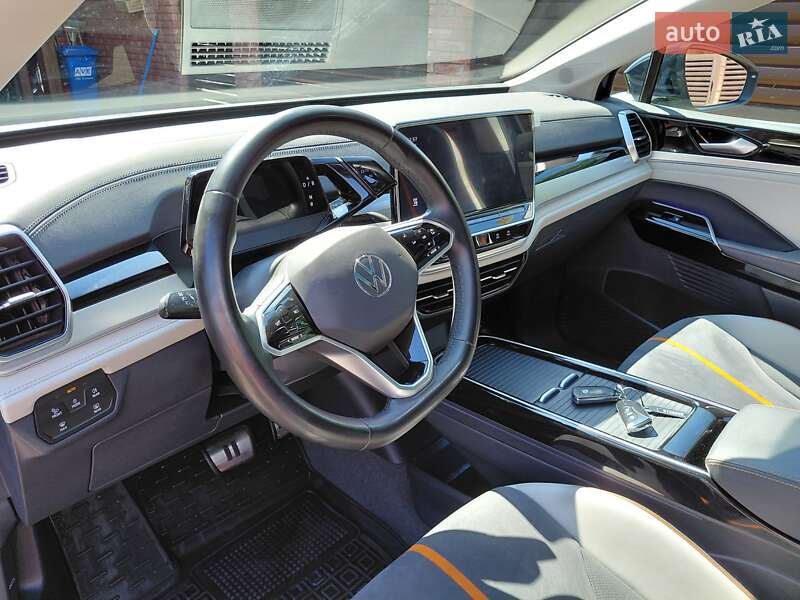 Позашляховик / Кросовер Volkswagen ID.6 Crozz 2022 в Івано-Франківську